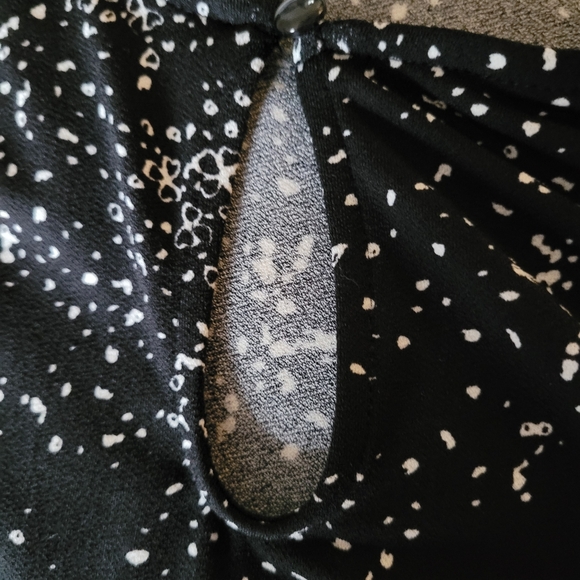 (4X) Black Midi Dress - Picture 5 of 7